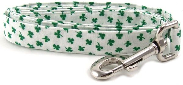 Shiny Shamrocks on White Dog Leash (Option: Small)